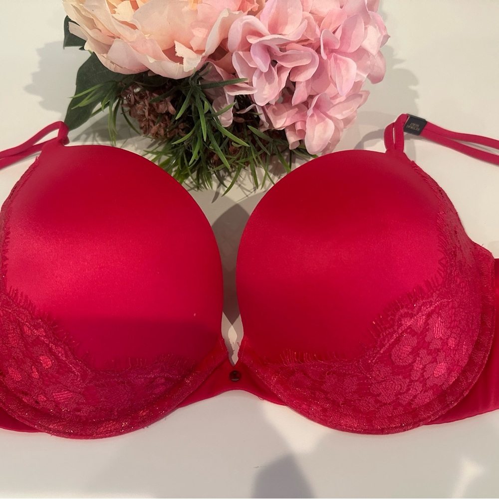 NWT Victoria's Secret Very Sexy Vibrant Fuchsia push-up bra